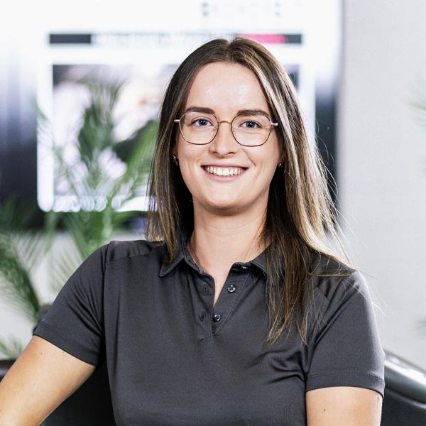 Alena Klein, Physiotherapeutin, Manualtherapeutin, Therapeutin für viszerale Osteopathie, KG-Gerät